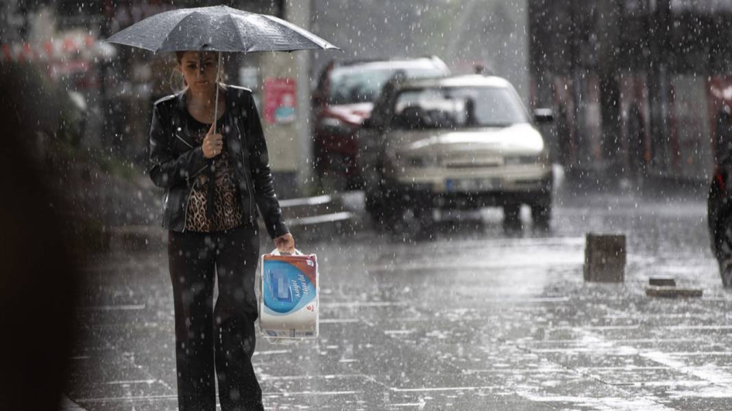 Meteoroloji il il uyardı: Sıcaklıklar düşecek... Türkiye'yi sağanak vuracak 11